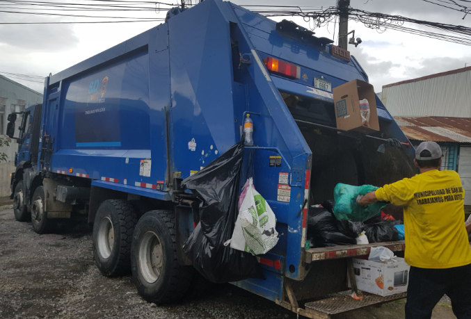 Vecinos de Puerto Jiménez aún no tienen un programa de recolección de basura
