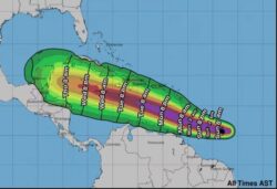 El huracán Beryl alcanzó la categoría 3 y amenaza el sureste del Caribe