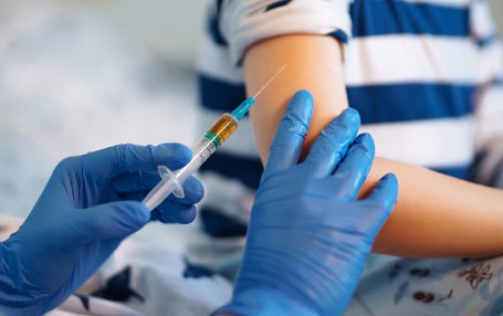 Casi 4 de cada 10 personas con riesgo ya recibió vacuna contra influenza: CCSS urge reforzar inmunización en menores