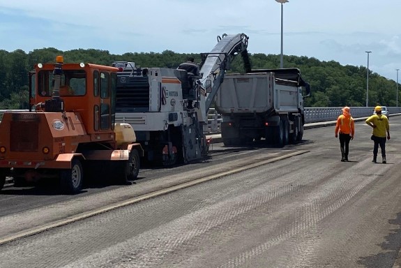 MOPT inició colocación de asfalto en Puente La Amistad y confirma apertura para el 24 de julio